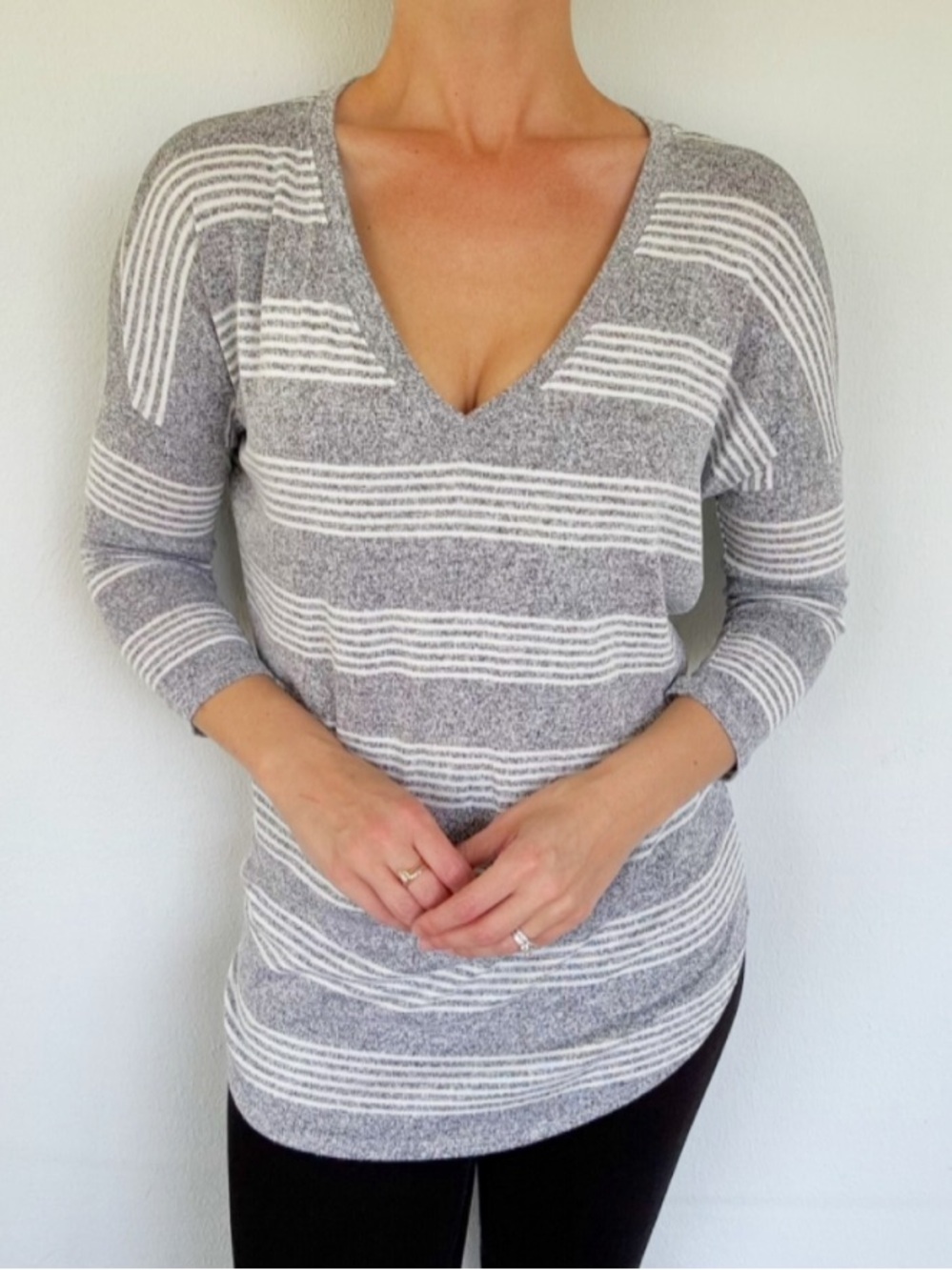 Market & Spruce gray stripe v-neck loose fit 3/4 sleeve stretch top size large